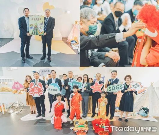 ▲左上圖港務公司董事長李賢義右))致贈「快樂小丑龍」繪本予高雄市全區國民小學；右上圖李賢義送紅包給表演舞獅的小朋友；下圖為貴賓大合照。（圖／港務公司提供）