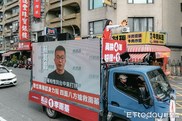 ▲台灣基進鳳山區議員候選人李雨蓁推出數位掃街車             。（圖／記者吳奕靖翻攝）