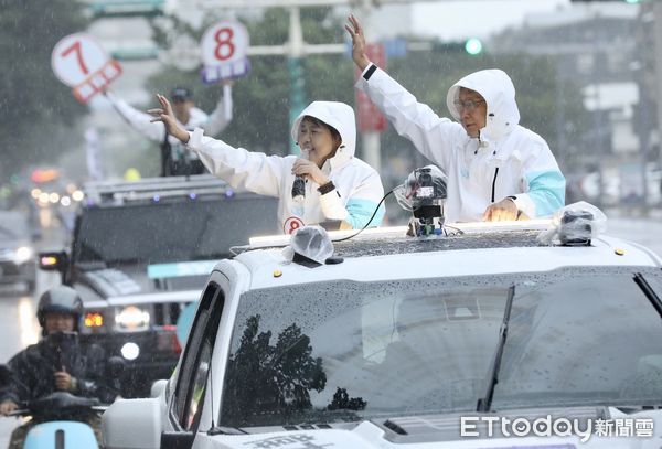 ▲▼黃珊珊、柯文哲車隊掃街。（圖／記者李毓康攝）