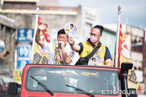 ▲時代力量屏東縣長候選人詹智鈞恆春地區拜票            。（圖／詹智鈞服務處提供，下同）