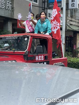 ▲▼陳其邁打出夫人牌，妻子吳虹替候選人輔選。（圖／記者許宥孺翻攝）