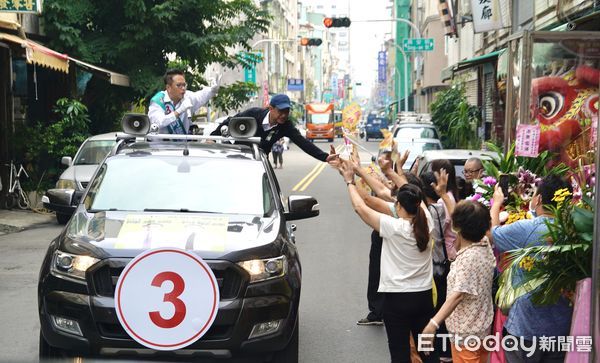 ▲▼高雄市議員搶救             。（圖／記者陳宏瑞攝）