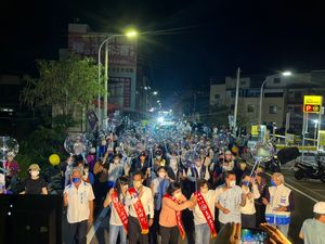 張麗善徒步拜票營造「歡樂感」　號召鄉親團結挺善良