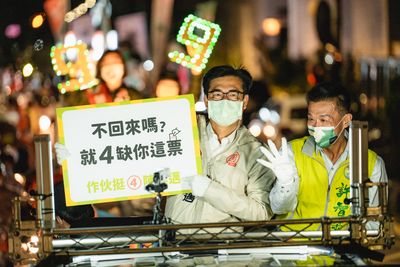 選前衝刺!陳其邁「地毯式掃街」回防市區 鳳山選前之夜凝聚選民
