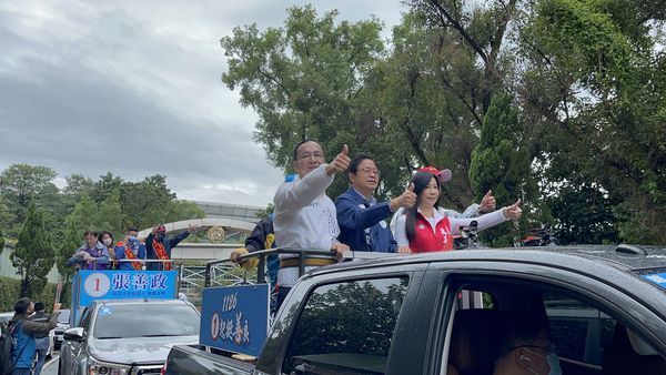 ▲▼選前最後關頭，朱立倫一早再赴桃園陪同張善政車掃。（圖／國民黨提供）