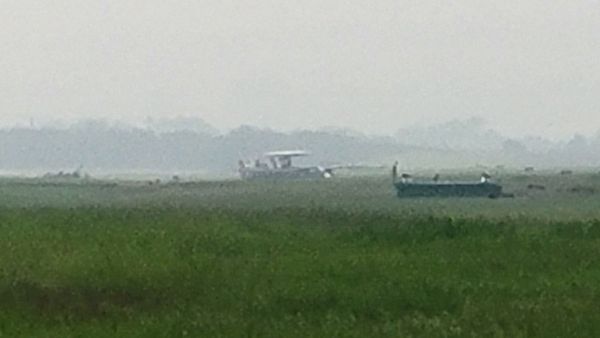 ▲▼E-2K預警機降落時偏離跑道。（圖／民眾提供）