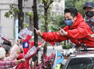 多圖／決戰24小時！蔣萬安一口氣12區車掃　騎士高難度舉手搶握手