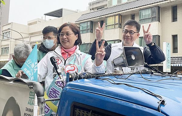 ▲民眾黨賴香伶今天下午以車隊掃街方式向市民拜票。（圖／賴香伶競辦提供）