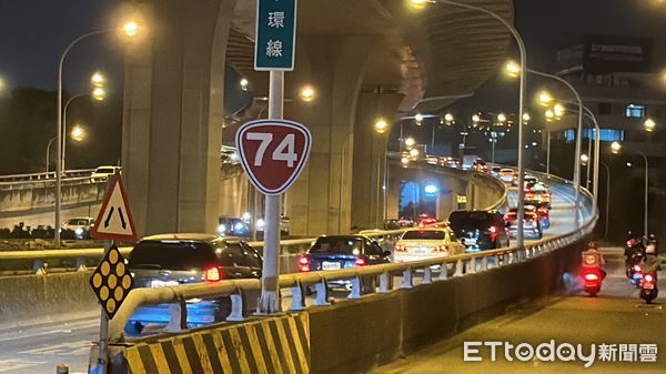 ▲▼盧秀燕造勢,塞車,車流。（圖／記者許權毅攝）