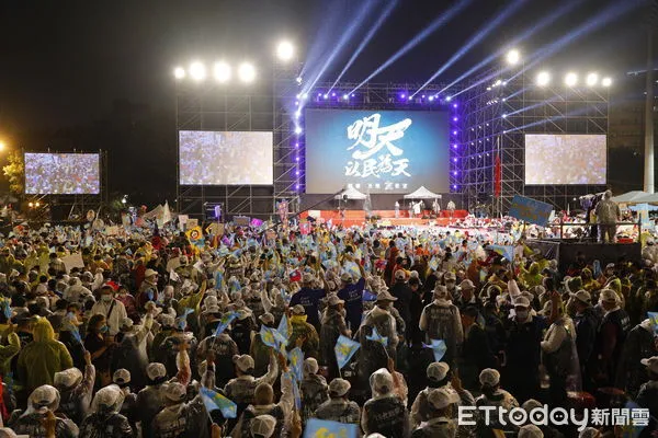 ▲侯友宜選前之夜「HOU HOU 做代誌，吼哇厚日子」。（圖／記者湯興漢攝）