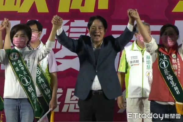 ▲副總統賴清德（中）赴蔡培慧選前之夜站台助選。（圖／翻攝「蔡培慧 慧做事真實在」臉書粉專、蔡培慧競選總部提供）