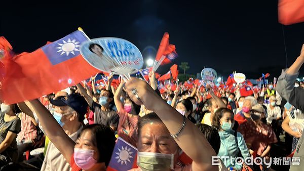 ▲▼國民黨高雄市長候選人柯志恩選前之夜。（圖／記者賴文萱攝）