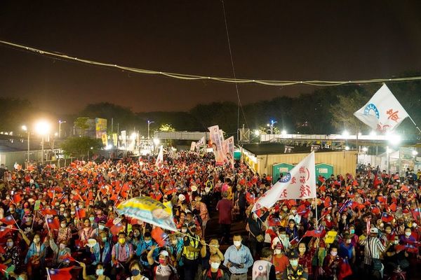 ▲▼國民黨高雄市長候選人柯志恩選前之夜。（圖／記者賴文萱翻攝）