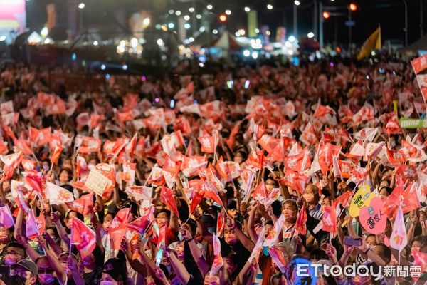 ▲▼陳其邁選前之夜湧入支持者。（圖／陳其邁競辦提供）