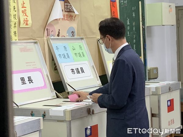 ▲▼桃園市長候選人鄭運鵬投票。（圖／記者沈繼昌攝）