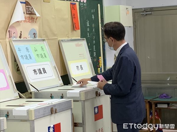 ▲▼桃園市長候選人鄭運鵬投票。（圖／記者沈繼昌攝）