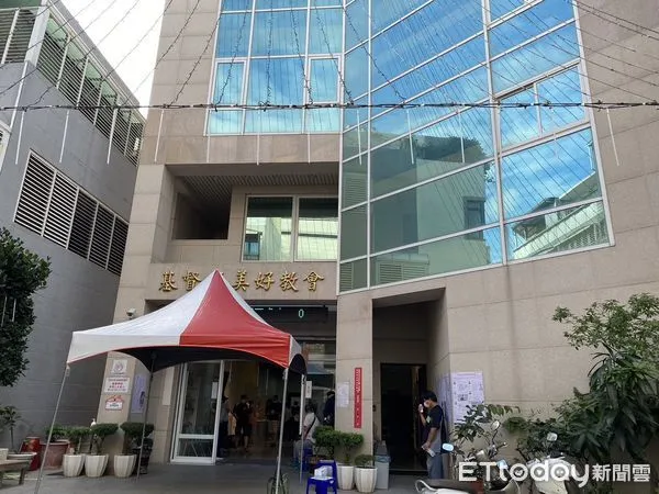 ▲1名70多歲沈姓老婦，前往台南市北區編號1056投開票所「基督教美好教會」投票時，將已蓋好之市議員選票撕毀揉亂後投入票匭，被選務人員報檢警查獲。（圖／記者林悅翻攝）