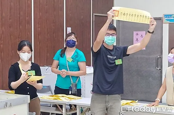 ▲▼九合一大選 開票 投票所 計票。（圖／記者屠惠剛攝）