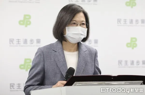 ▲2022九合一大選慘敗，民進黨主席蔡英文發表談話  。（圖／記者李毓康攝）