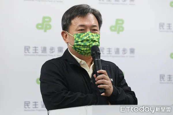 ▲▼2022九合一大選慘敗，民進黨秘書長林錫耀回應媒體提問。（圖／記者李毓康攝）