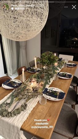 曾馨瑩貼出「感友節」的餐桌佈置，相當精美。（翻攝曾馨瑩IG）