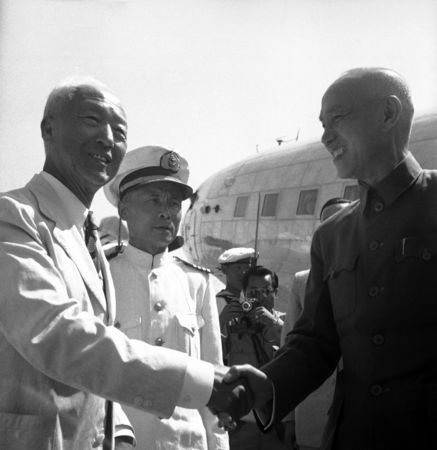 ▲▼蔣介石曾於1949年飛往南韓鎮海，訪問大韓民國首屆總統李承晚。（圖／達志影像／美聯社）