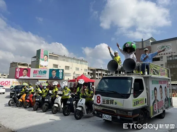 ▲台南市第一選區市議員當選人王宣貿，當選第一天，他和團隊成員騎上電動機車，展開為期7天的「謙卑出發，感恩之行」。（圖／記者林悅翻攝，下同）