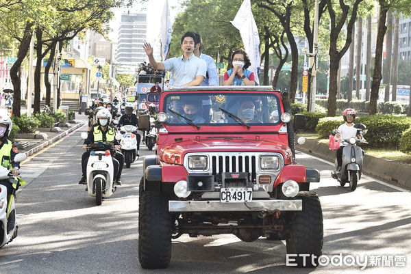 ▲▼台北市長當選人蔣萬安車掃謝票。（圖／記者李毓康攝）