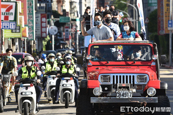 ▲▼台北市長當選人蔣萬安車掃謝票。（圖／記者李毓康攝）