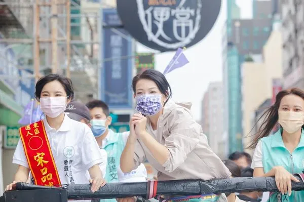 高虹安自曝愛喝奶茶，不是可樂。（圖／翻攝自Facebook／高虹安）