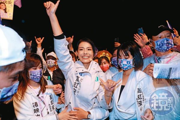 高虹安當選新竹市長，創下全國最年輕市長的紀錄，更牽動未來藍白競合。