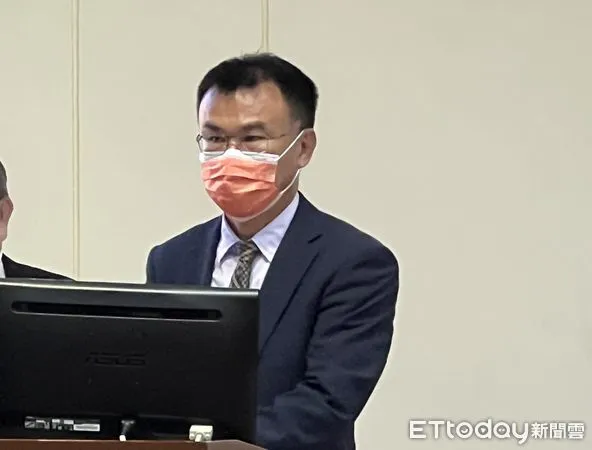 ▲農委會主委陳吉仲澄清農委會沒有養網軍。（圖／記者楊惠琪攝）