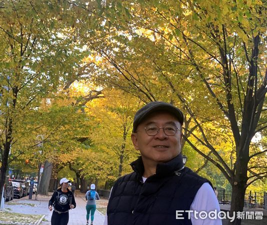▲謝明宏在旅友友旅行社開張前，跑了一趟紐約，在紐約中央公園欣賞秋天景色。（圖／謝宏明提供）