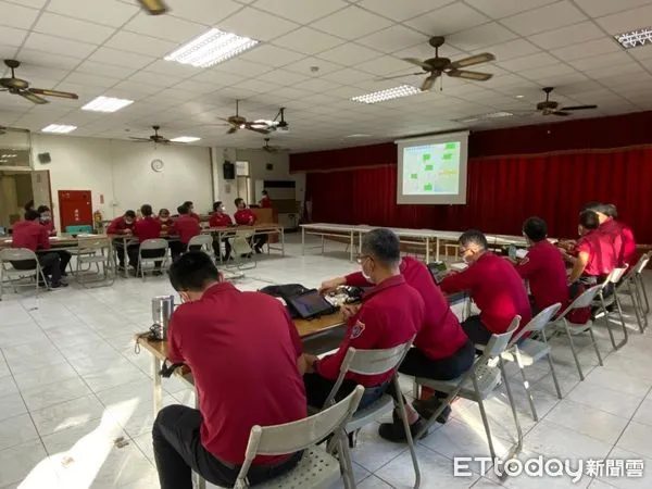 ▲台南市消防局第一大隊藉由兵棋推演，結合「救災現場指揮及人員管制系統教育訓練」，以發揮救災效能並落實人員管制。 （圖／記者林悅翻攝，下同）　