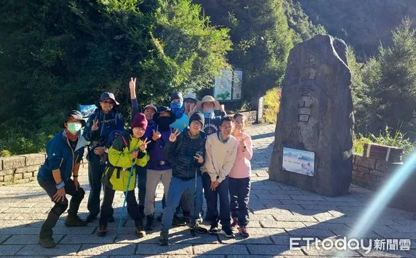 ▲▼ 永慶高中山野教育首次挑戰百岳 師生21人全數攻頂玉山前峰  。（圖／永慶高中提供） 。