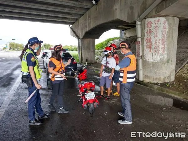 ▲▼ 微型電動二輪車新法上路 嘉縣警加強宣導及取締  。（圖／嘉義縣警察局提供） 。