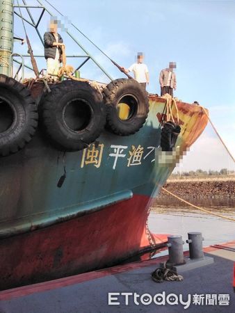 ▲▼台中海巡隊在8天內查獲2艘大陸鐵殼船非法捕撈，逮捕27人。（圖／台中海巡隊提供，下同）