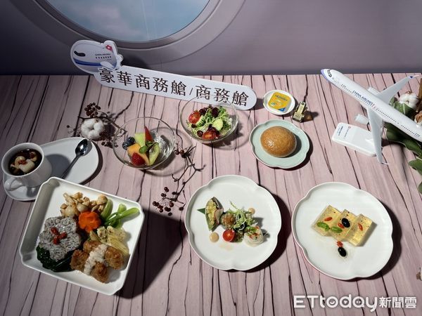 ▲▼華航「空中旅人純淨蔬食」明日（12月1日）起上線。（圖／記者李宜秦攝）