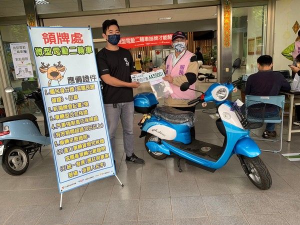 ▲微電車掛牌納管正式上路，中壢監理站首日工業區到點服務