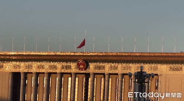 ▲▼ 天安門降半旗首日、江澤民、12月1日、新華門、人民大會堂、外交部            。（圖／記者任以芳攝）