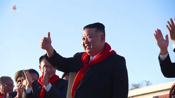 ▲▼金正恩主持航空節紀念活動，公開表揚705名空軍飛行員。（圖／翻攝自朝鮮中央電視台）