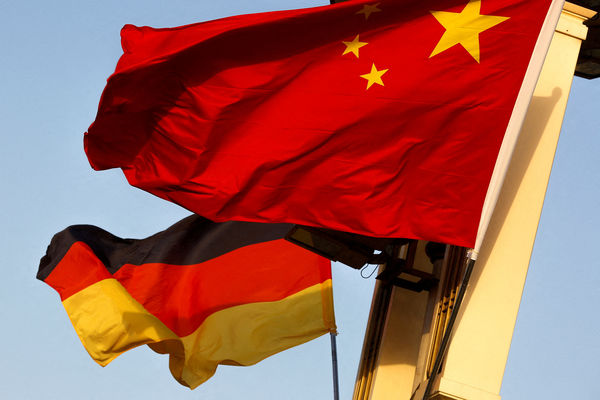 ▲▼ 圖為德國及中國國旗在天安門廣場飄揚。（圖／路透）