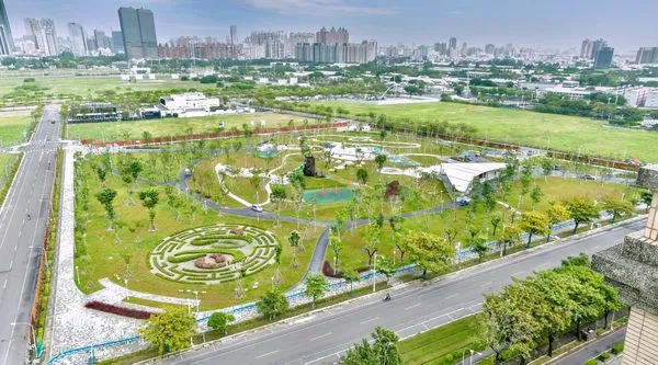 ▲▼高雄全新親子聖地！前鎮時代公園正式啟用，成亞灣共融式公園新亮點。（圖／記者賴文萱翻攝）