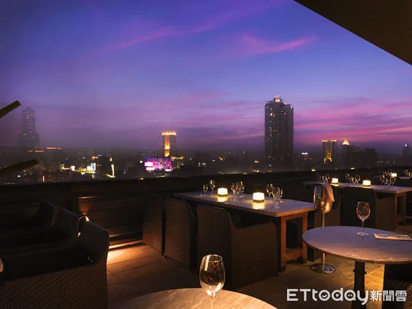 ▲▼hotel dùa頂樓可遠眺高雄夜景。（圖／hotel dùa提供）