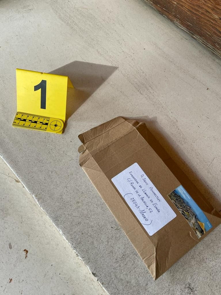 ▲▼ 烏克蘭駐西班牙馬德里大使館收到炸彈包裹。（圖／路透）