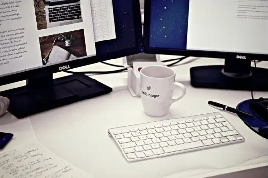 ▲▼ 辦公桌,電腦,上班,工作,鍵盤。（示意圖／pixabay）