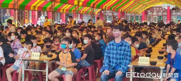 ▲2022第8屆「鹿耳門媽盃全國圍棋公開賽」，由正統鹿耳門聖母廟聖母廟主委王增榮主持開幕，自全國各地報名參賽人數高達千人。（圖／記者林悅翻攝，下同）