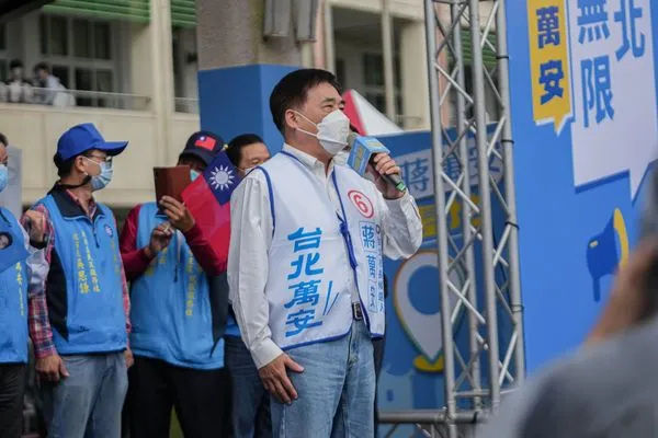 ▲▼蔣萬安背後是郝龍斌與馬英九前市政團隊。（圖／取自蔣萬安臉書）