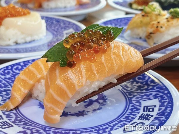 ▲藏壽司特別推出「鮭貝滿分祭」，自12月9日至12月15日限時7天登場。（圖／藏壽司提供）