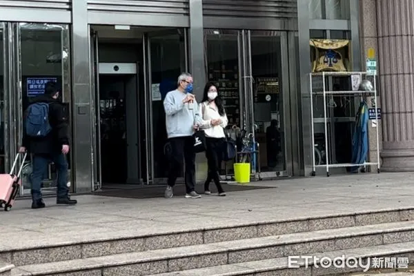 ▲▼ TVBS新聞部資深長官與法務  。（圖／記者黃宥寧攝）